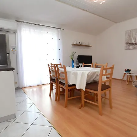 Mandaric Apartment *